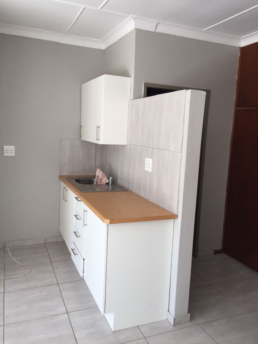 To Let 1 Bedroom Property for Rent in Miederpark North West